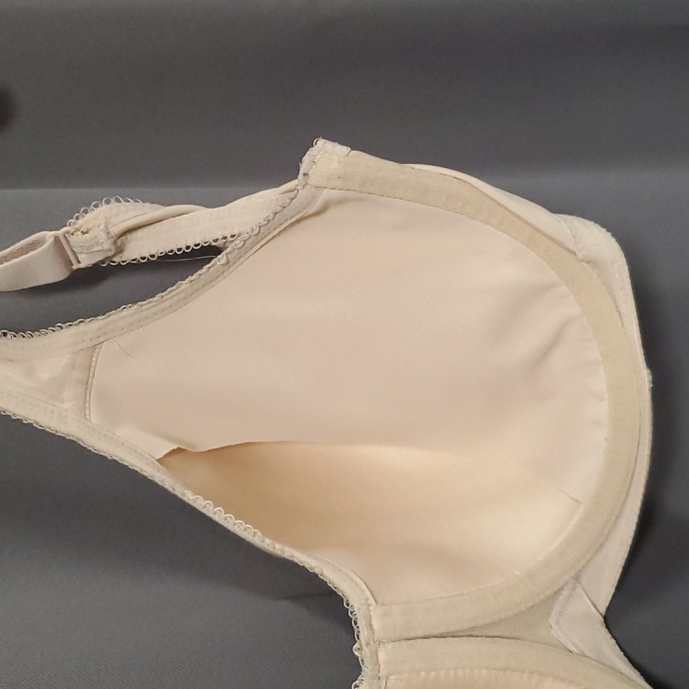WACOAL 32G TAN UNDERWIRE BRA WITH ADJUSTABLE STRAPS AND 4 HOOKS - Picture 6 of 6